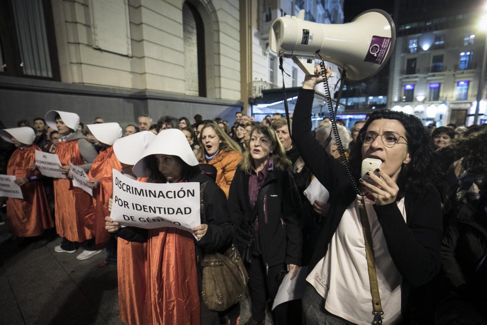 Concentración en la Plaza de España de Zaragoza contra la violencia machista