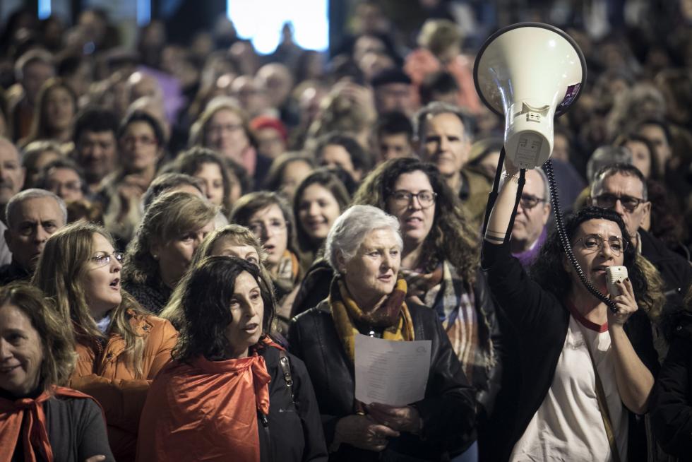 Concentración en la Plaza de España de Zaragoza contra la violencia machista