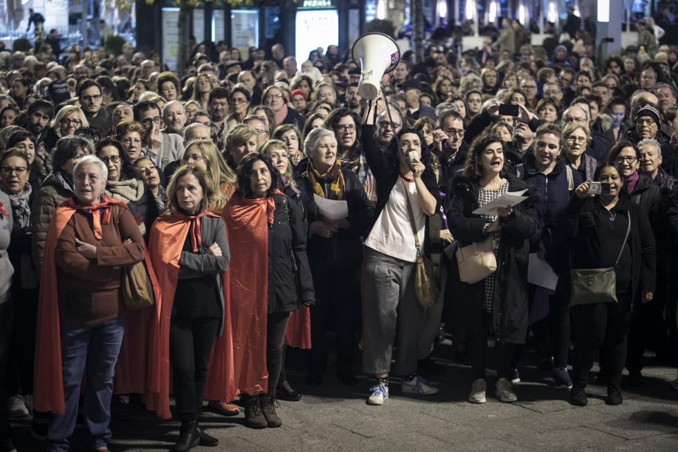 Concentración en la Plaza de España de Zaragoza contra la violencia machista