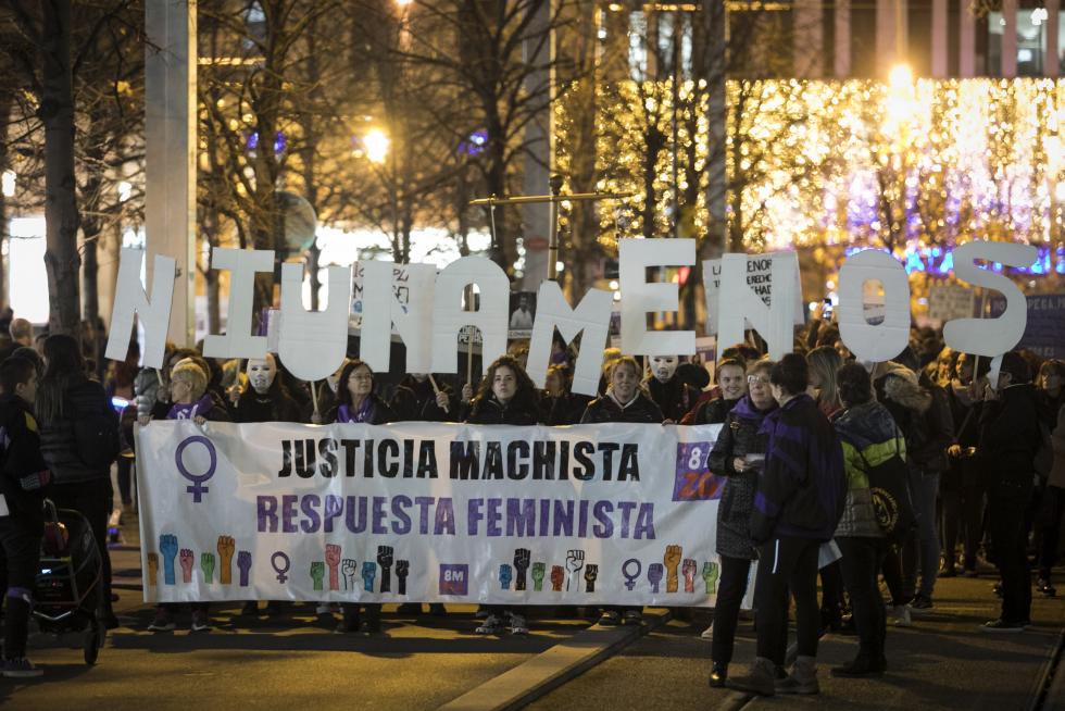 Manifestación en Zaragoza en el Día Internacional para la eliminación de la violencia contra la mujer