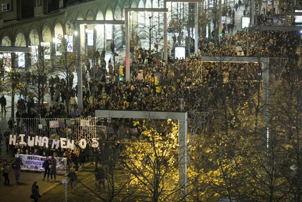 Manifestación en Zaragoza en el Día Internacional para la eliminación de la violencia contra la mujer