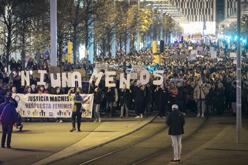 Manifestación en Zaragoza en el Día Internacional para la eliminación de la violencia contra la mujer