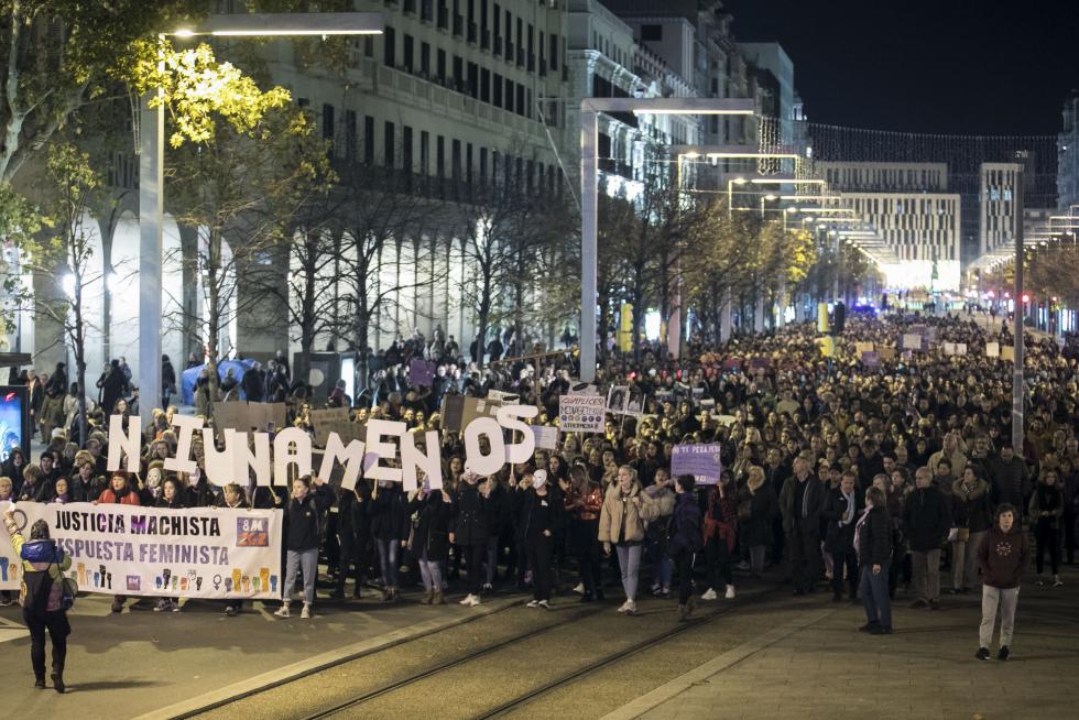 Manifestación en Zaragoza en el Día Internacional para la eliminación de la violencia contra la mujer
