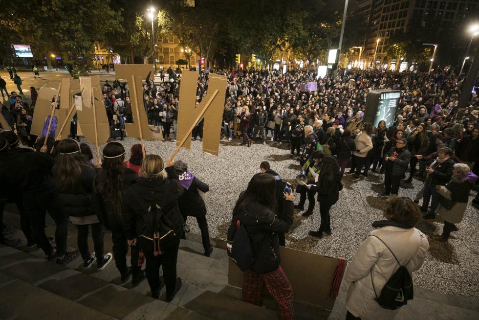 Manifestación en Zaragoza en el Día Internacional para la eliminación de la violencia contra la mujer