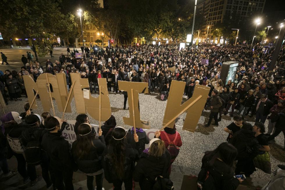 Manifestación en Zaragoza en el Día Internacional para la eliminación de la violencia contra la mujer