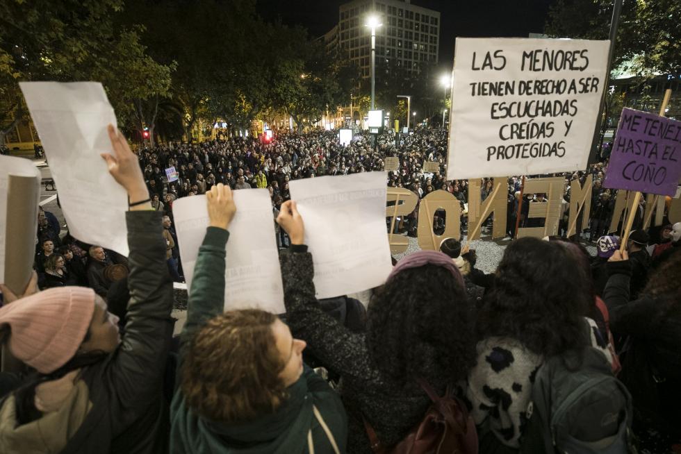 Manifestación en Zaragoza en el Día Internacional para la eliminación de la violencia contra la mujer