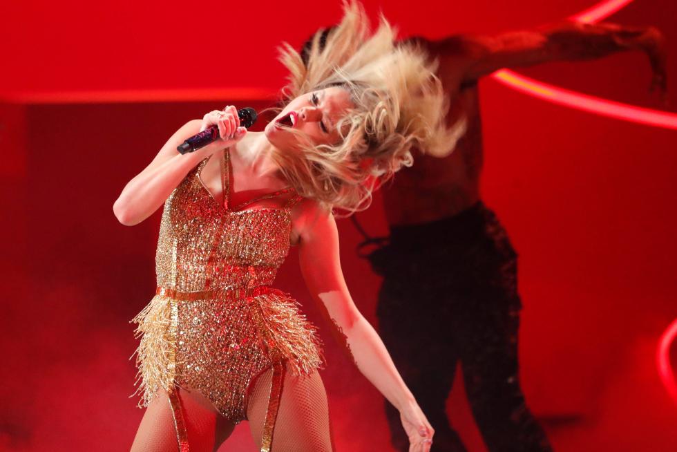 Taylor Swift durante una de las actuaciones en la gala de los American Music Awards