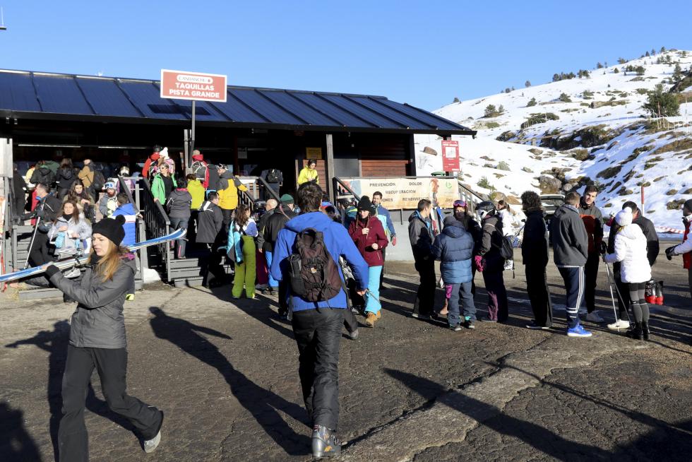 Espectacular jornada en las estaciones con sol y más de 245 kilómetros de pistas