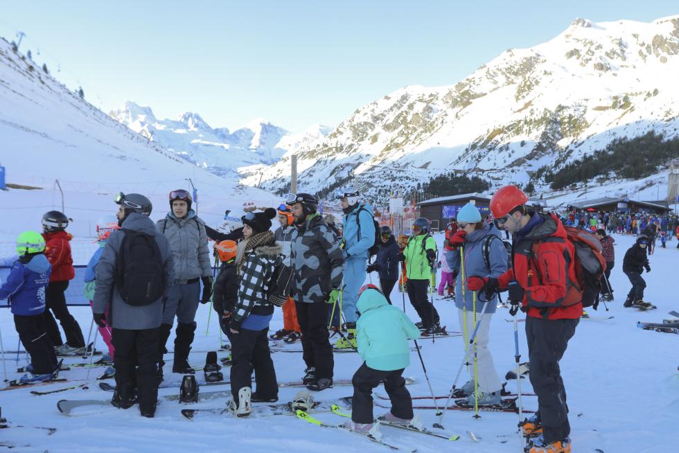Espectacular jornada en las estaciones con sol y más de 245 kilómetros de pistas