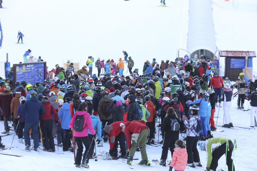 Espectacular jornada en las estaciones con sol y más de 245 kilómetros de pistas