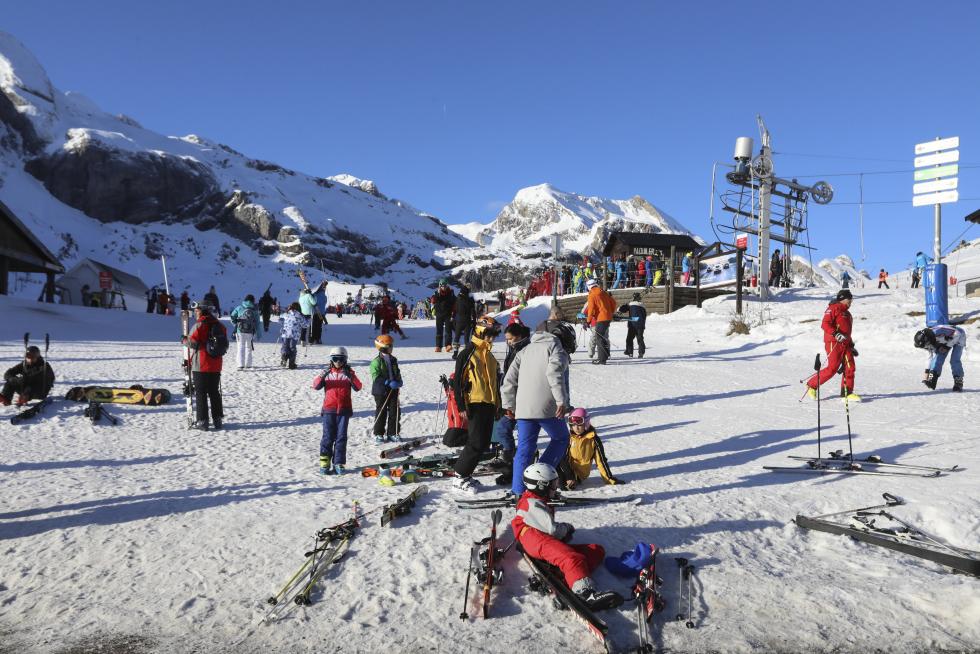 Espectacular jornada en las estaciones con sol y más de 245 kilómetros de pistas