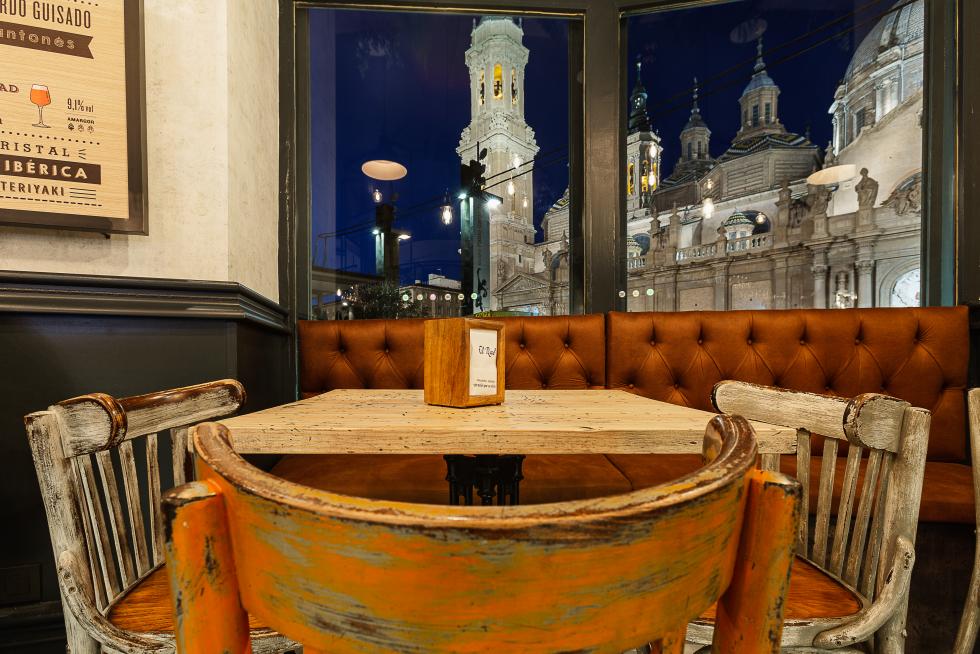 El restaurante El Real de Zaragoza ha cumplido 25 años con una renovación del local y una fiesta para celebrarlo