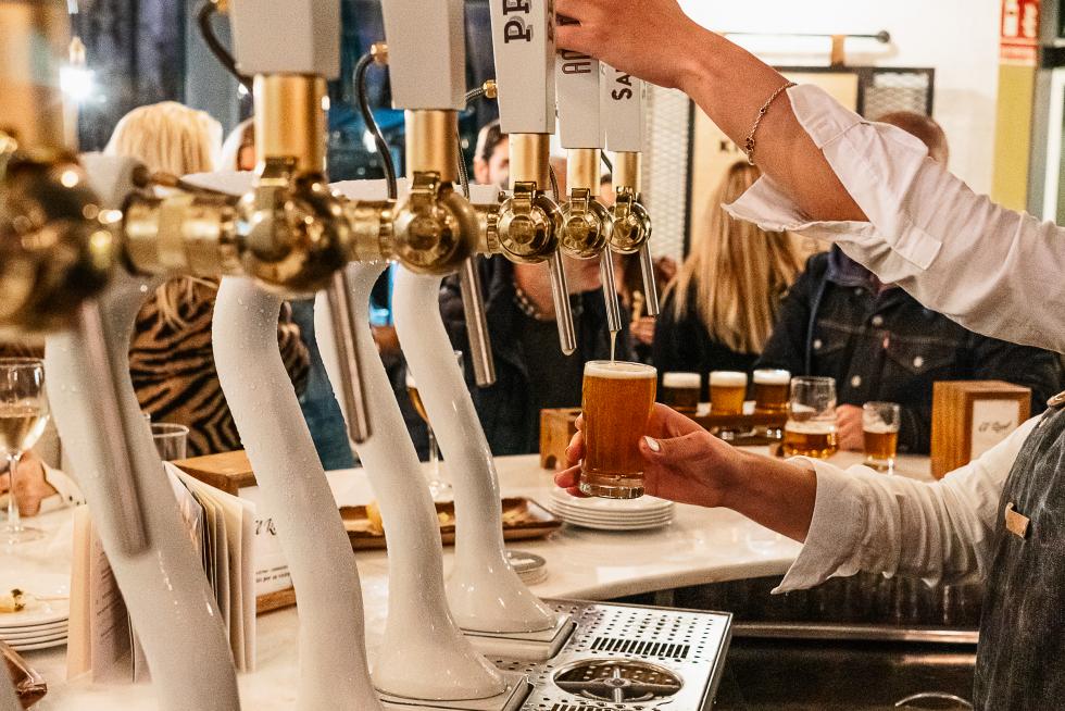 El restaurante El Real de Zaragoza ha cumplido 25 años con una renovación del local y una fiesta para celebrarlo