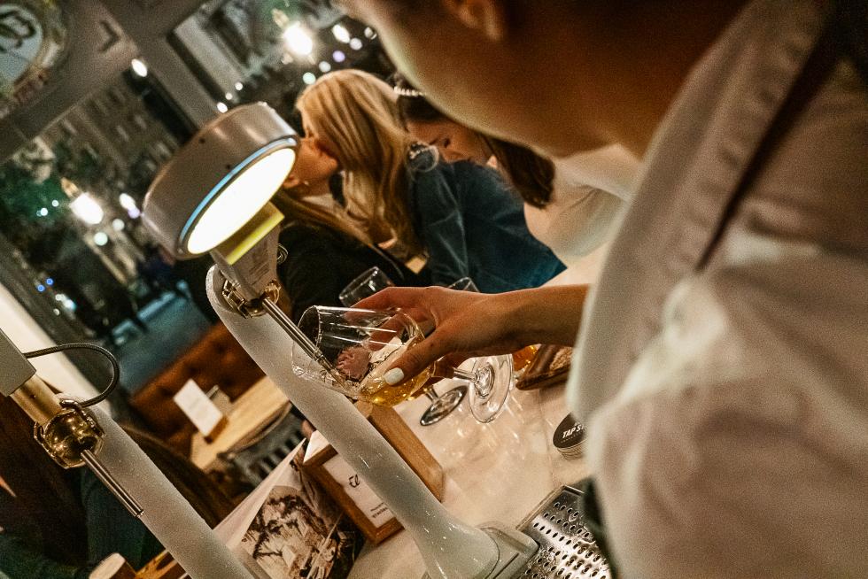 El restaurante El Real de Zaragoza ha cumplido 25 años con una renovación del local y una fiesta para celebrarlo