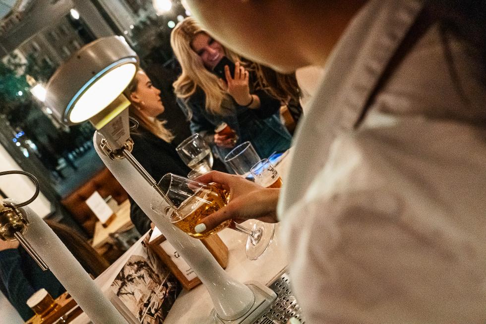 El restaurante El Real de Zaragoza ha cumplido 25 años con una renovación del local y una fiesta para celebrarlo