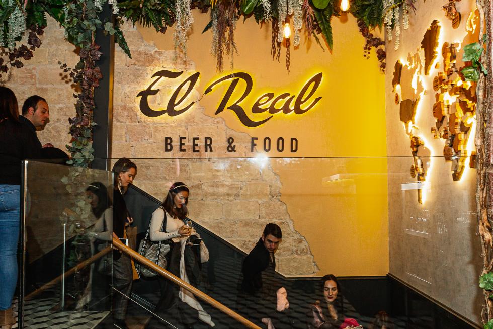 El restaurante El Real de Zaragoza ha cumplido 25 años con una renovación del local y una fiesta para celebrarlo