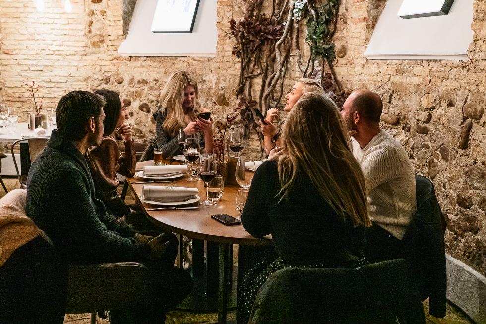 El restaurante El Real de Zaragoza ha cumplido 25 años con una renovación del local y una fiesta para celebrarlo