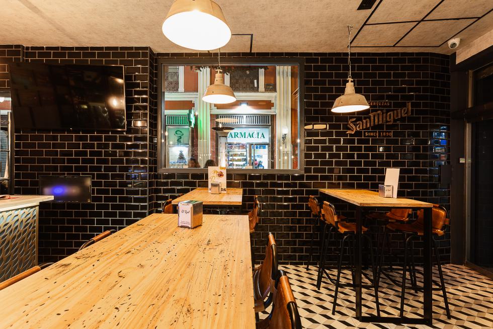 El restaurante El Real de Zaragoza ha cumplido 25 años con una renovación del local y una fiesta para celebrarlo