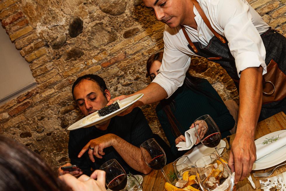 El restaurante El Real de Zaragoza ha cumplido 25 años con una renovación del local y una fiesta para celebrarlo