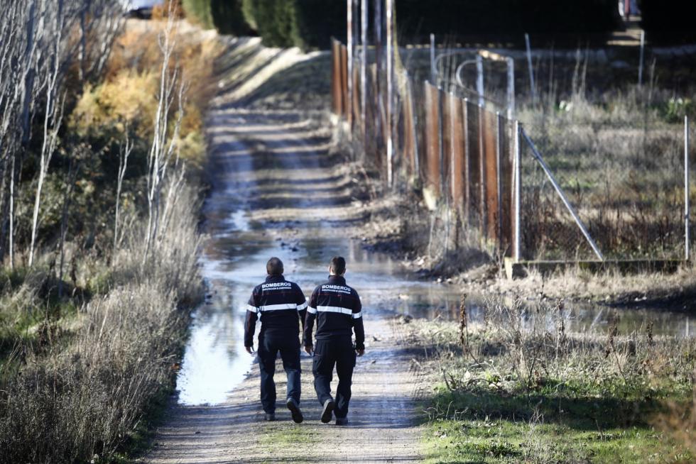 El máximo de la crecida del río Ebro a consecuencia de las últimas lluvias ya ha alcanzado la localidad de Novillas (Zaragoza) y se espera que en la primera mitad de la jornada del lunes alcance la capital aragonesa con un caudal entre 1.500 y 1.700 metros cúbicos/segundo, de carácter ordinario.