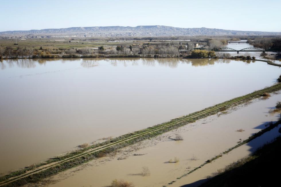 Crecida del río Ebro a su paso por la localidad zaragozana de Gallur.