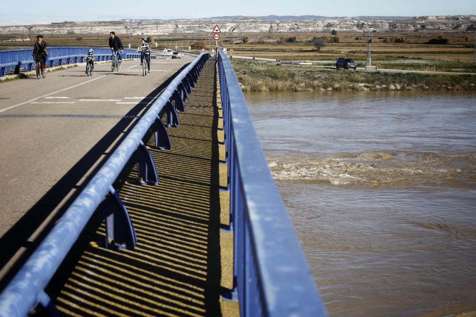 Crecida del río Ebro a su paso por la localidad zaragozana de Gallur.