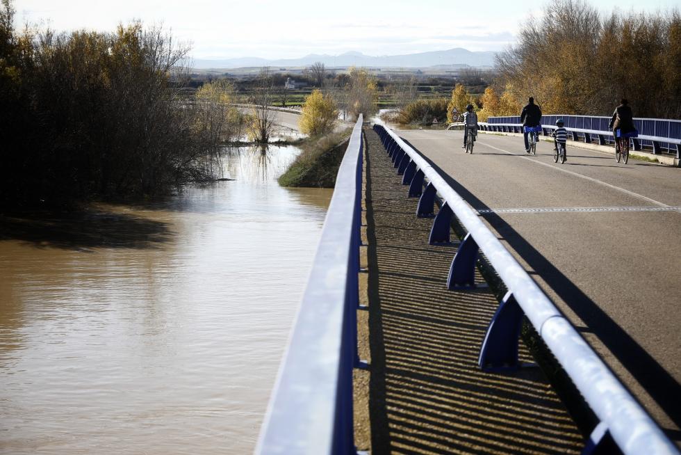Crecida del río Ebro a su paso por la localidad zaragozana de Gallur.