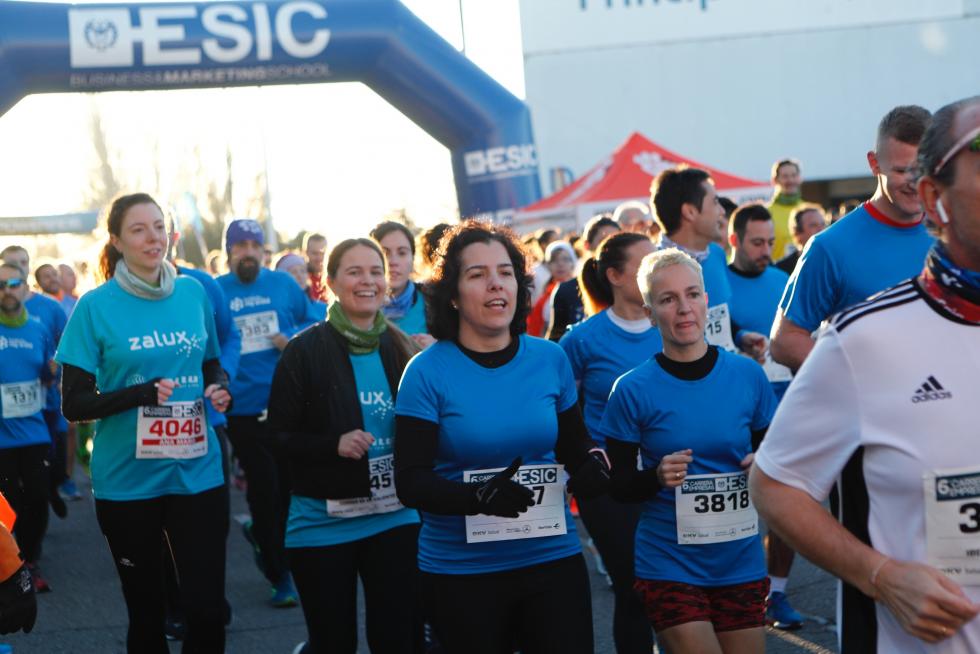 Cerca de 4.000 corredores han participado este domingo en la Carrera de Esic en Zaragoza.