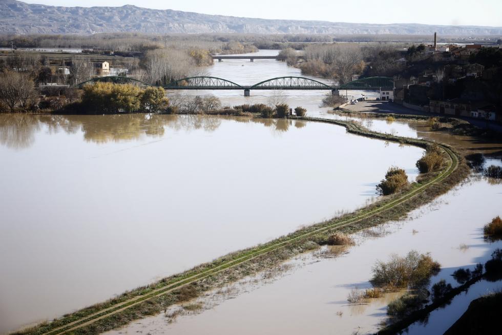 Crecida del río Ebro a su paso por la localidad zaragozana de Gallur.