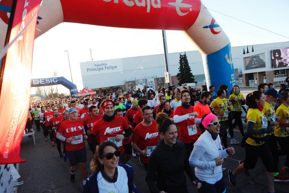 La carrera de Empresas ESIC ha reunido en Zaragoza a cerca de 4.000 corredores este domingo.