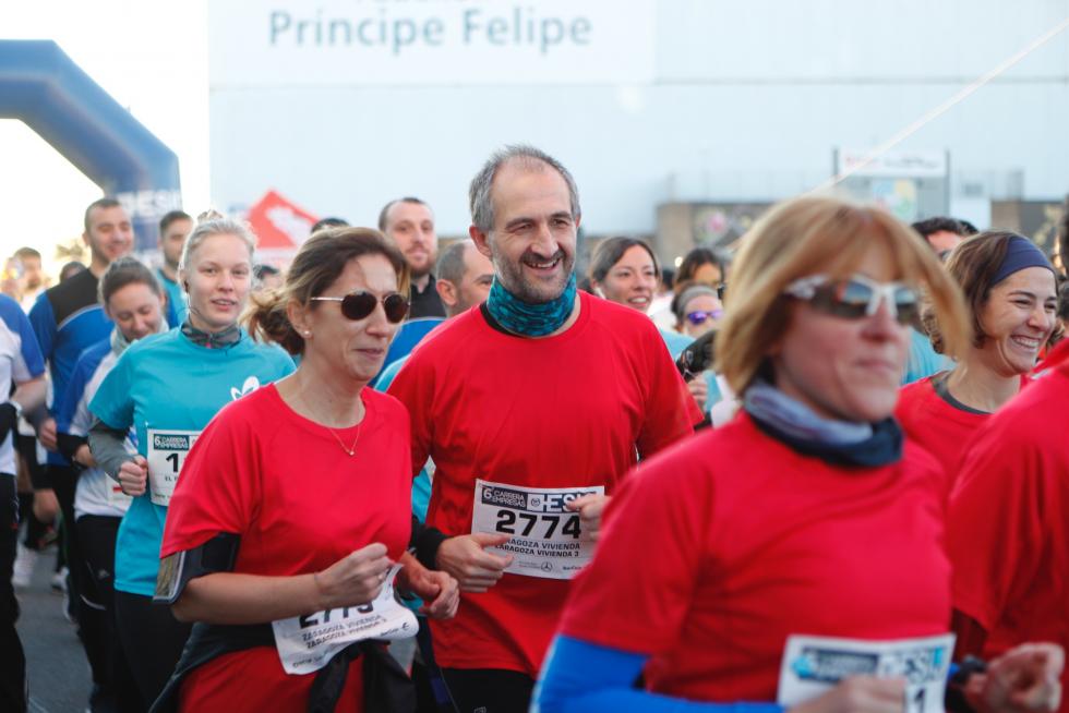 La carrera de Empresas ESIC ha reunido en Zaragoza a cerca de 4.000 corredores este domingo.