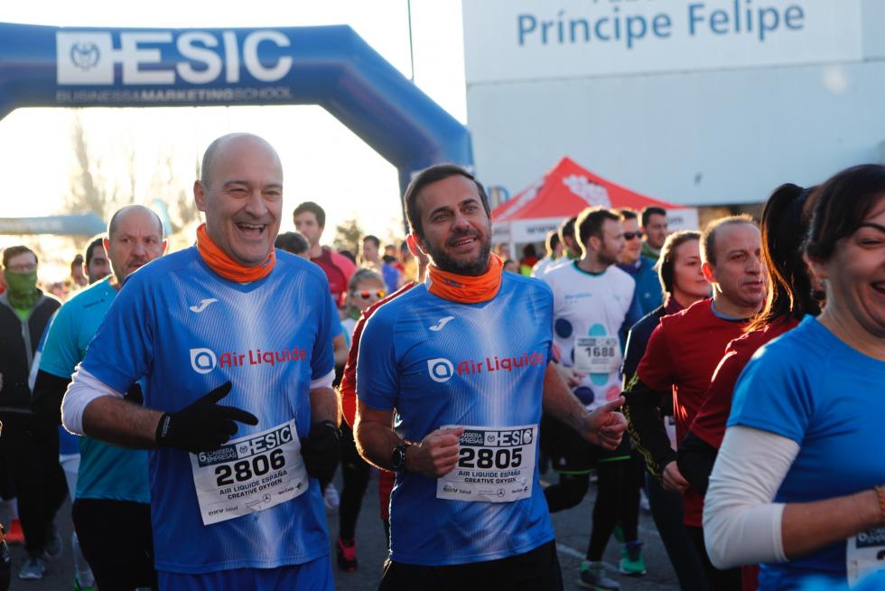 Cerca de 4.000 corredores han participado este domingo en la Carrera de Esic en Zaragoza.