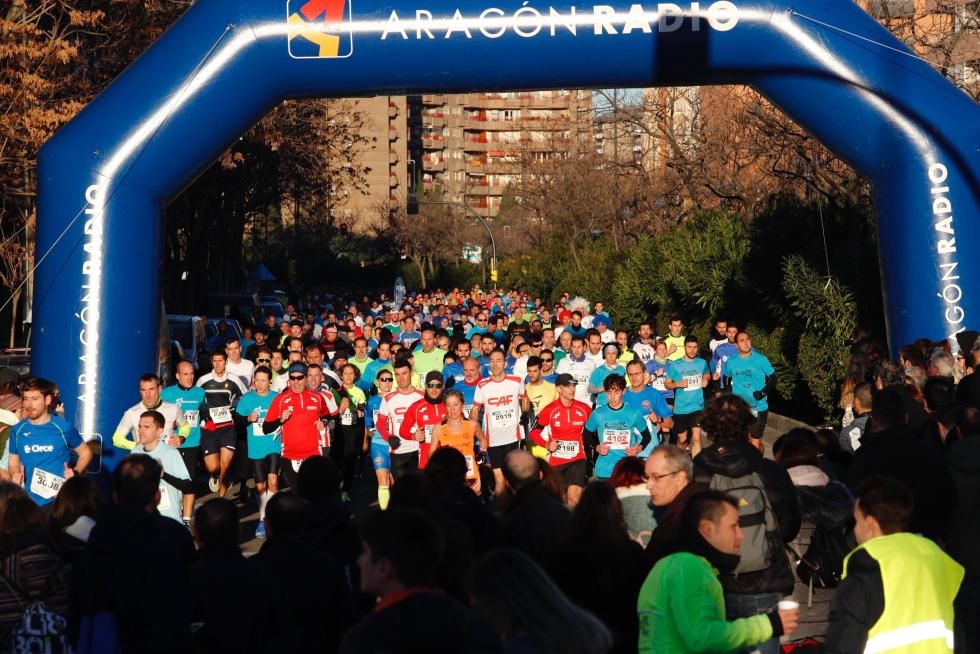 Cerca de 4.000 corredores han participado este domingo en la Carrera de Esic en Zaragoza.