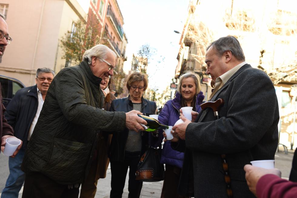 Celebración del Gordo de la Lotería de Navidad en el centro aragonés 'El Cachirulo' de Reus.