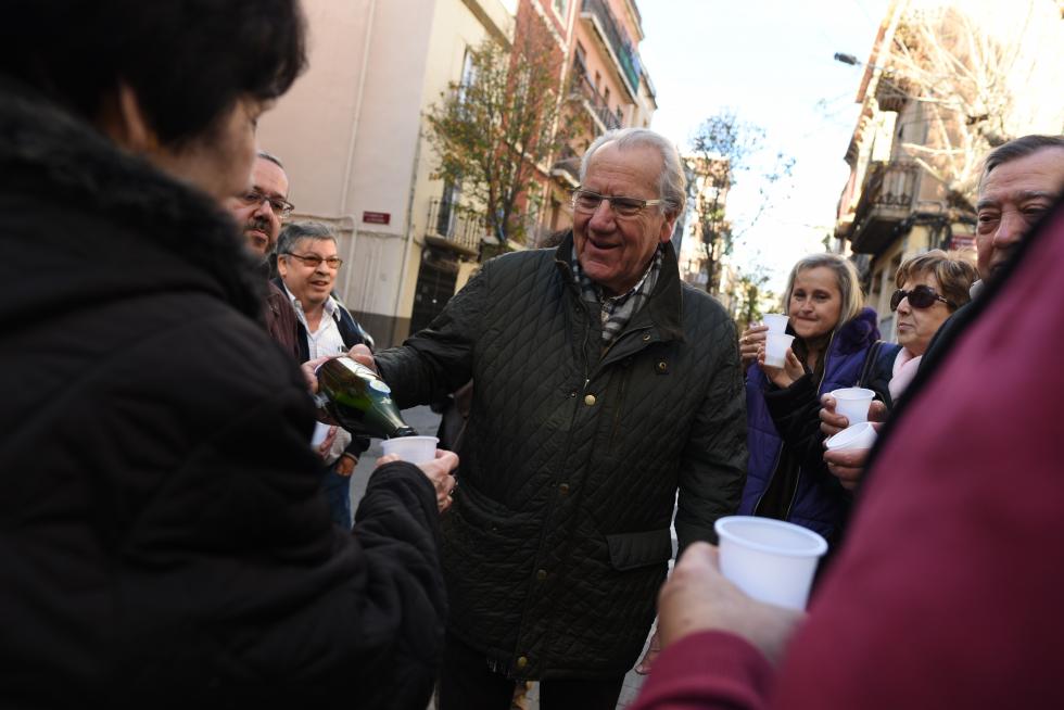 Celebración del Gordo de la Lotería de Navidad en el centro aragonés 'El Cachirulo' de Reus.