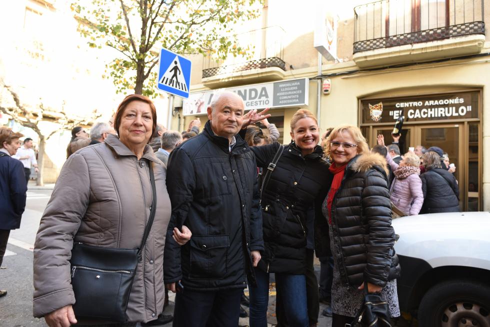 Celebración del Gordo de la Lotería de Navidad en el centro aragonés 'El Cachirulo' de Reus.