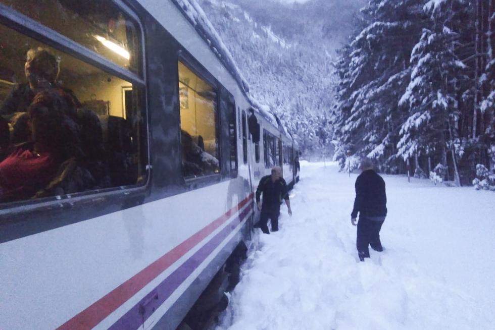 El Canfranero atrapado por la nieve el 29 de enero
