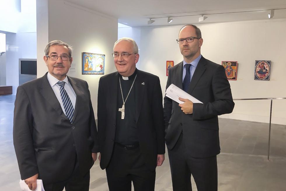 El juez ordena la inmediata devolución de los 111 bienes a la diócesis de Barbastro-Monzón.El obispo de Barbastro-Monzón, Ángel Pérez, felicita a los abogados de la causa, Joaquín Guerrero, por parte del Obispado, y Alberto Gimeno, en representación de la DGA