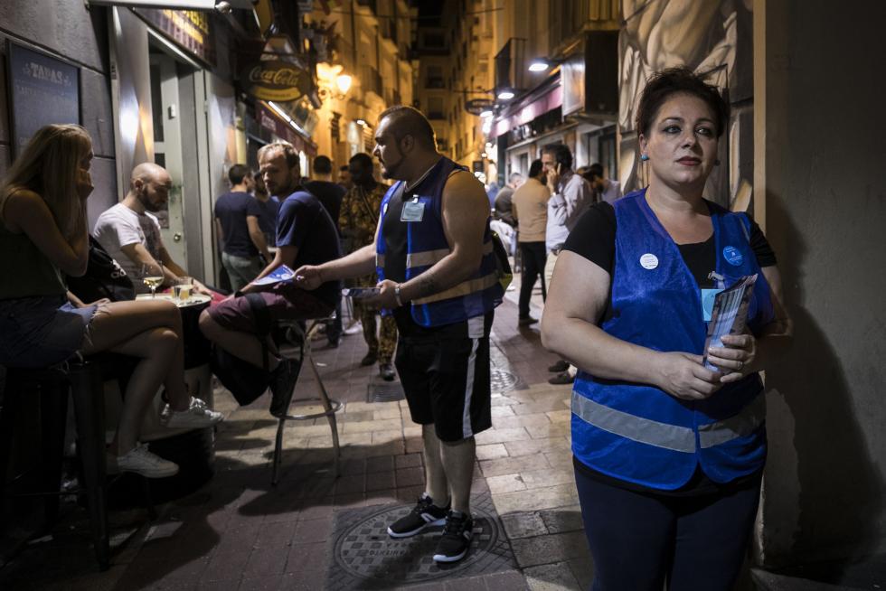 Informadores nocturnos contra el ruido en el casco viejo de Zaragoza
