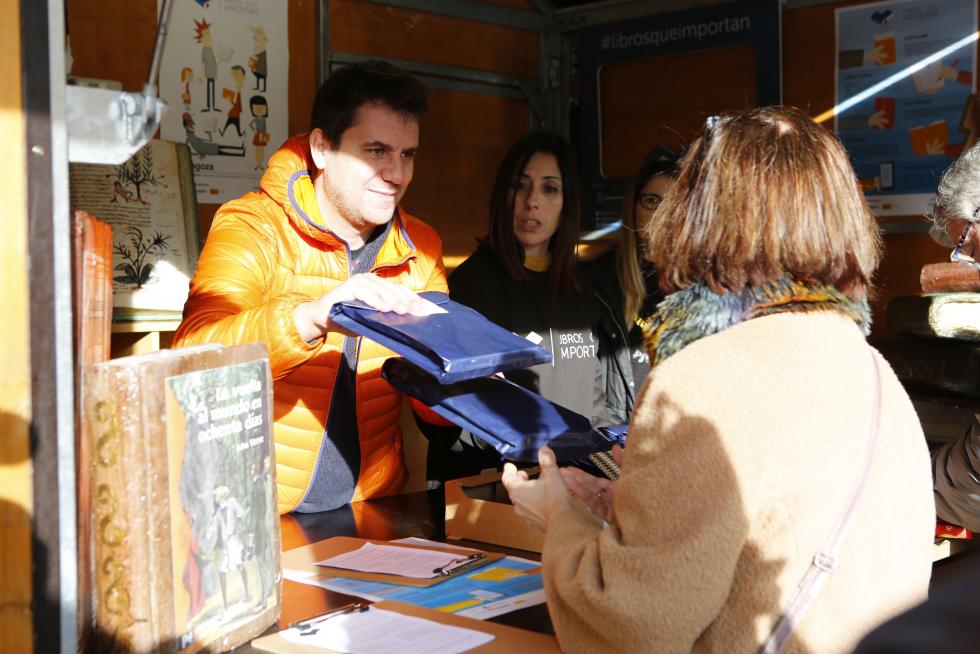 Libros que Importan en la plaza del Pilar