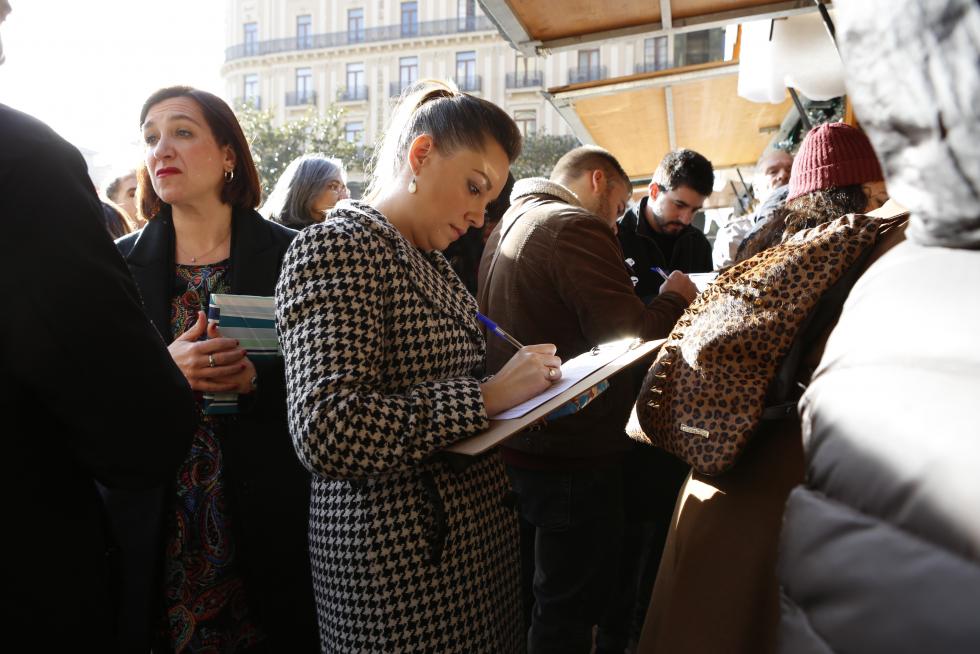 Libros que Importan en la plaza del Pilar
