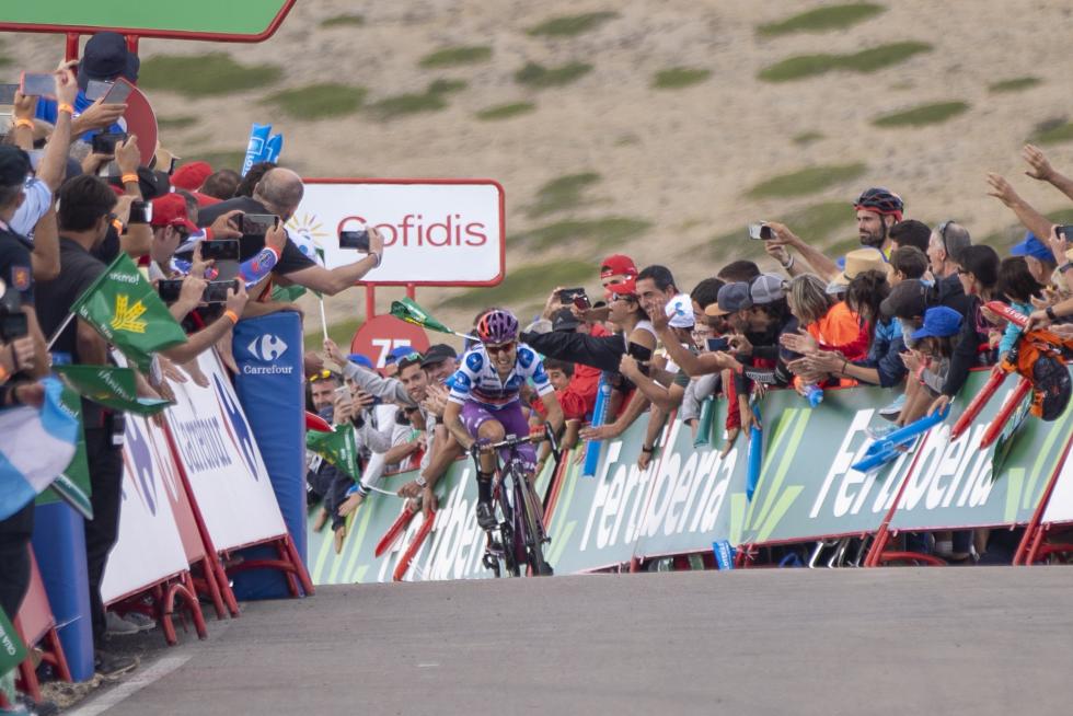 Llegada de la etapa de vuelta ciclista a España al observatorio astrofísico de Javalambre de La Vuelta. Llegada de Angel Madrazo ganador de la etapa