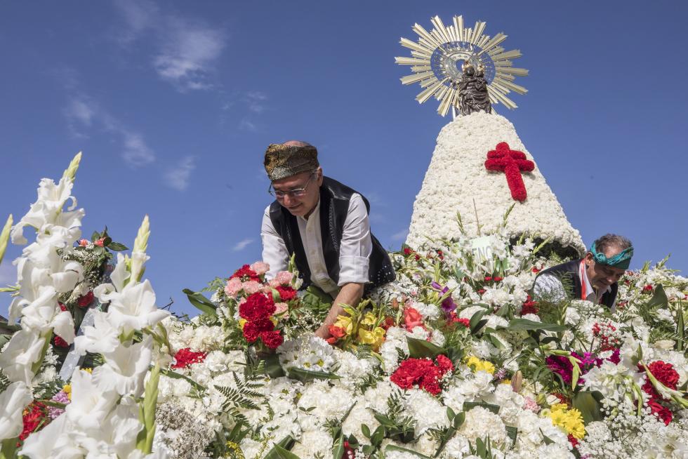 Ofrenda a la Virgen del Pilar
