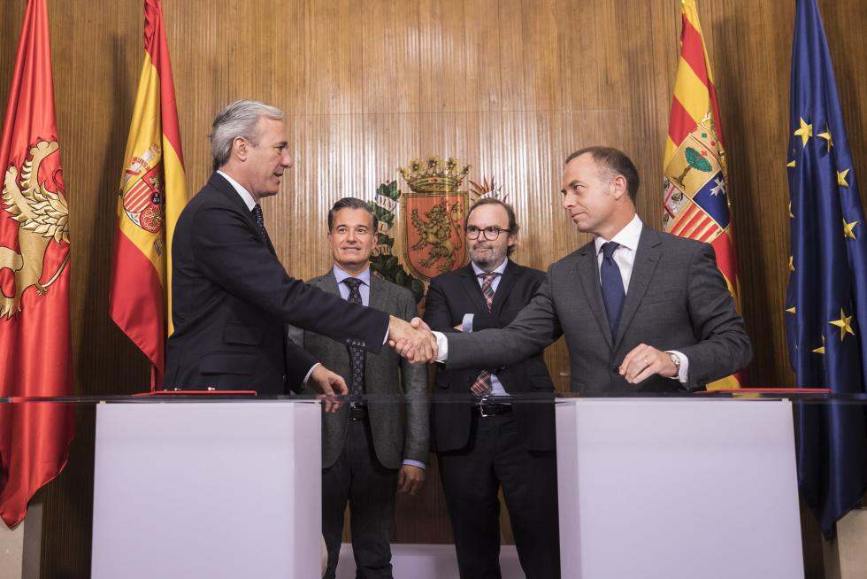 El 18 de octubre Jorge Azcón y Christian Lapetra firmaron el convenio de cesión de la Romareda entre el Ayuntamiento de Zaragoza y el Real Zaragoza para la nueva Romareda