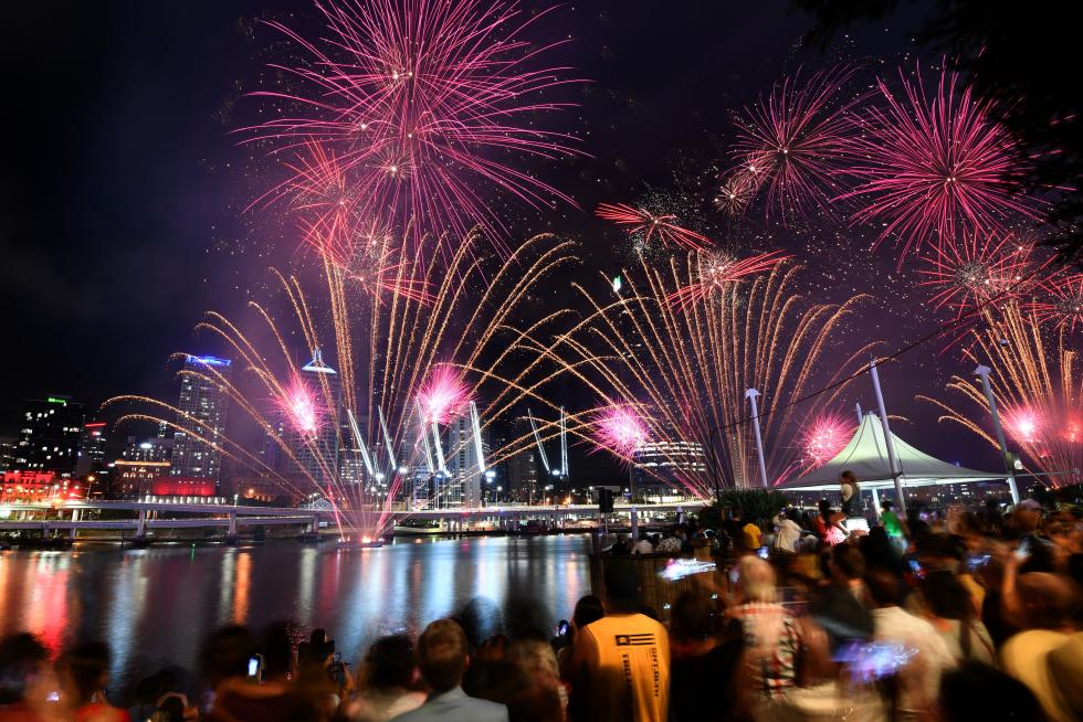 Sydney (Australia), 31/12/2019.- Fireworks explode over Sydney Harbour during the Family Fireworks as part of New Year's Eve celebrations in Sydney, Australia, 31 December 2019. The smaller firework is launched at 9pm local time for children and families. (Incendio) EFE/EPA/DARREN LEIGH ROBERTS AUSTRALIA AND NEW ZEALAND OUT EDITORIAL USE ONLY New Year's Eve celebrations in Sydney