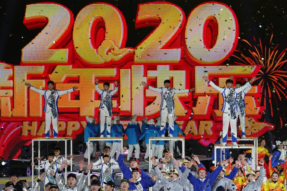 Beijing (China), 31/12/2019.- Entertainers pose for photo at the countdown event to celebrate the arrival of 2020 during the New Year's Eve celebration at Shougang Industrial Park in Beijing, China, 31 December 2019. EFE/EPA/WU HONG New Year's Eve celebration in Beijing