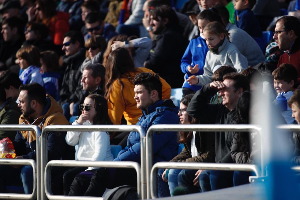 El Real Zaragoza ha llevado a cabo este mediodía en el estadio de La Romareda una sesión de entrenamiento en la que los futbolistas del conjunto aragonés han estado acompañados por más de cinco mil aficionados