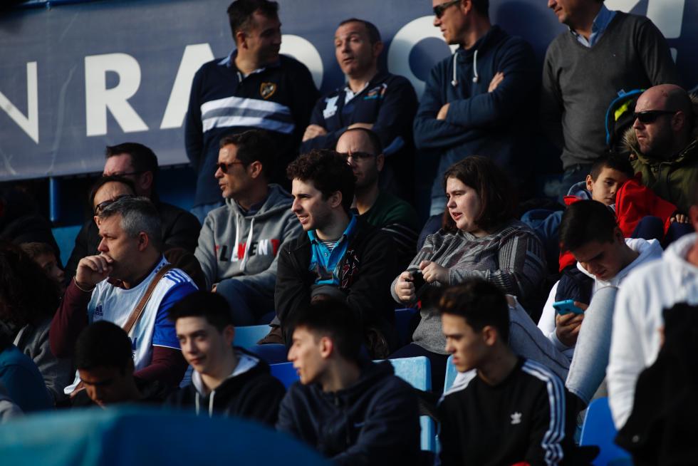 El Real Zaragoza ha llevado a cabo este mediodía en el estadio de La Romareda una sesión de entrenamiento en la que los futbolistas del conjunto aragonés han estado acompañados por más de cinco mil aficionados