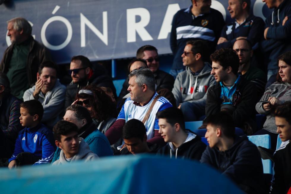 El Real Zaragoza ha llevado a cabo este mediodía en el estadio de La Romareda una sesión de entrenamiento en la que los futbolistas del conjunto aragonés han estado acompañados por más de cinco mil aficionados