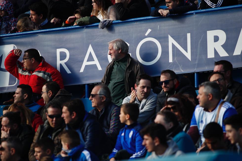 El Real Zaragoza ha llevado a cabo este mediodía en el estadio de La Romareda una sesión de entrenamiento en la que los futbolistas del conjunto aragonés han estado acompañados por más de cinco mil aficionados